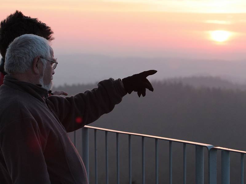 Poprvé se brzy ráno na Den vítězství otevřela i rozhledna Pípalka na Křemešníku.