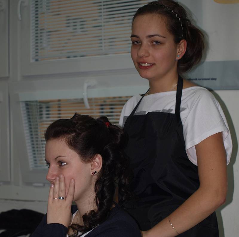 Budoucí kadeřnice předvedly své umění v Pelhřimově.