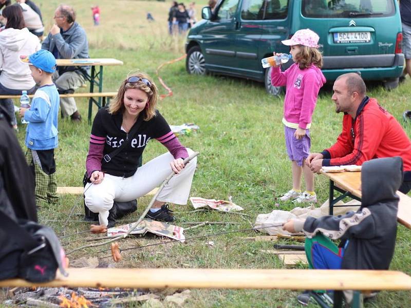 Nebe nad Počátkami zaplnili barevní draci.