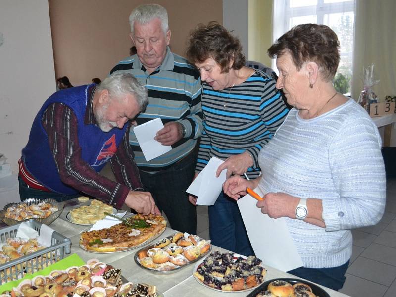 Nezávislá porota měla nesnadný úkol. Mezi sedmnácti soutěžními vzorky musela vybrat tři, které jí padly do oka a hlavně zachutnaly.