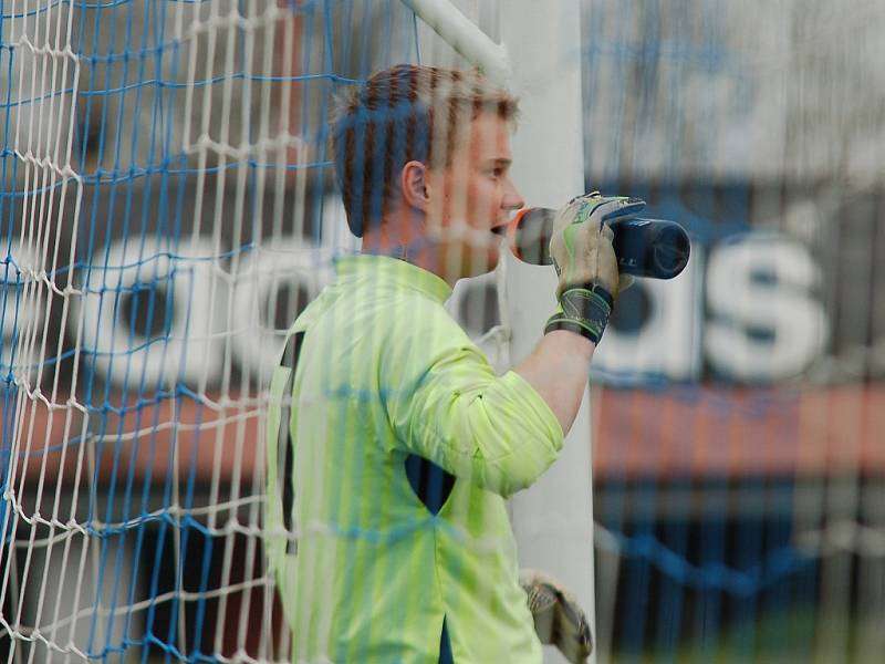 Fotbalisté rezervního týmu Pelhřimova (na snímku je brankář Matěj Zabloudil) bohužel pokračují v nevýrazných výkonech. V sobotu prohráli s Věžnicí.  