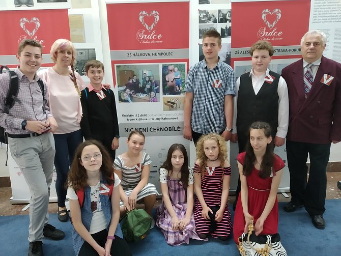 Žáci Základní školy Hálkova v Humpolci opět uspěli v celorepublikové soutěži Srdce s láskou darované.