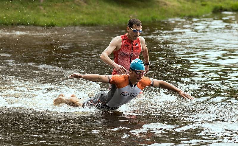 Triatlon ve Vyskytné přinesl vyrovnanější boj o prvenství v kategorii mužů. Ženám suverénně kralovala Michaela Matoušová.