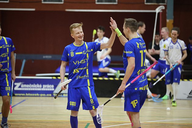 Florbalisté Pelhřimova vyhráli poprvé venku, Dragons suverénně ovládli derby