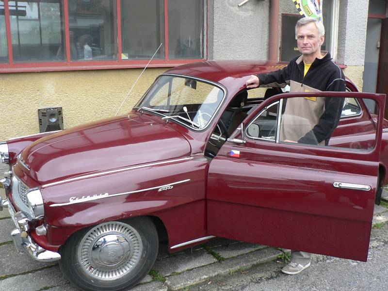 V Žirovnici se v sobotu konal sraz historických vozidel do roku výroby 1980 s názvem Krajem Perleťářů.