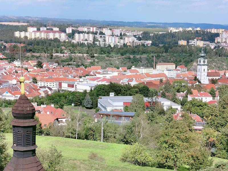 Úchvatné pohledy z třebíčské rozhledny na Kostelíčku