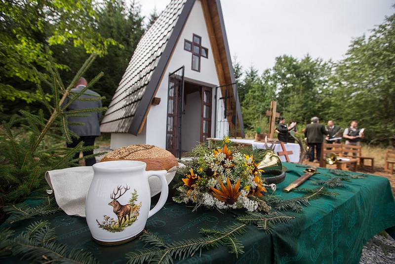 Vysvěcení zcela nové lesní kaple svatého Huberta ve Výklanticích na Pelhřimovsku.