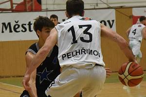 Pátý ročník basketbalového turnaje Young Guns GBA Invitational 2021. Na snímku tehdejší vítěžové Stella Azzurra Roma (v černém) při utkání s domácím týmem.