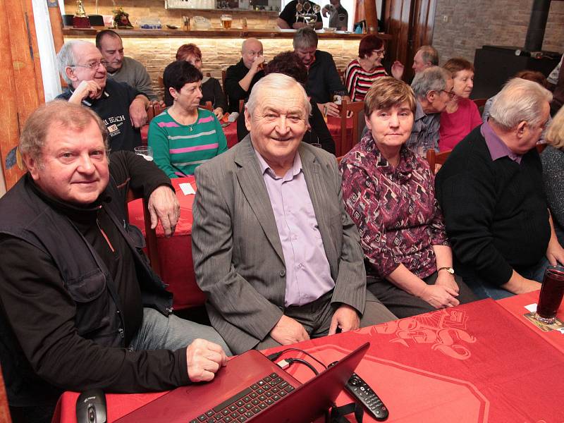 V sobotu 20. ledna se film Řeky Vysočiny promítal v Kališti. Hasičská klubovna byla zaplněna do posledního místa. Nechyběli ani oba tvůrci - zcela vlevo Josef Novotný, vedle něho Jaroslav Hájek.