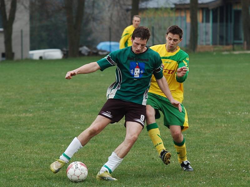 Ve velkém stylu začali jarní tažení za postupem do okresního přeboru fotbalisté Hořepníka. Petrovicím nastříleli sedm gólů.  