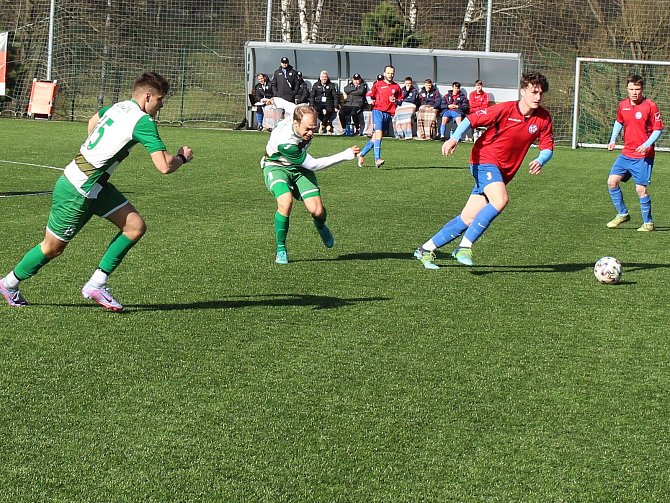 Na domácím sobotním turnaji O pohár starosty skončili hráči Kamenice nad Lipou (v zelenobílém) v těžké konkurenci na posledním čtvrtém místě.