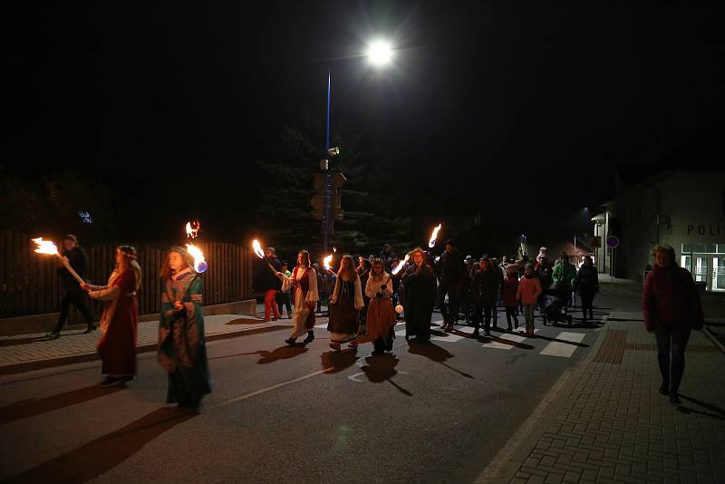 Svatomartinský průvod provázela v Kamenici nad Lipou atmosféra světel.