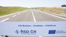 Ředitelství silnic a dálnic (ŘSD) zprovoznilo 1. srpna nový obchvat na hlavním tahu číslo 34 u Pelhřimova, dopravu vyvádí ze vsí Ústrašín, Ondřejov a Myslotín.