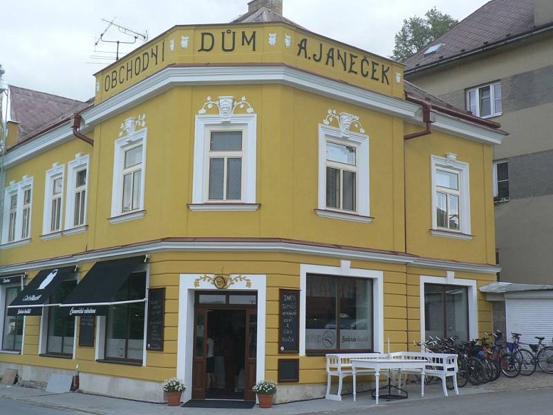 Černovická cukrárna Café Budík.