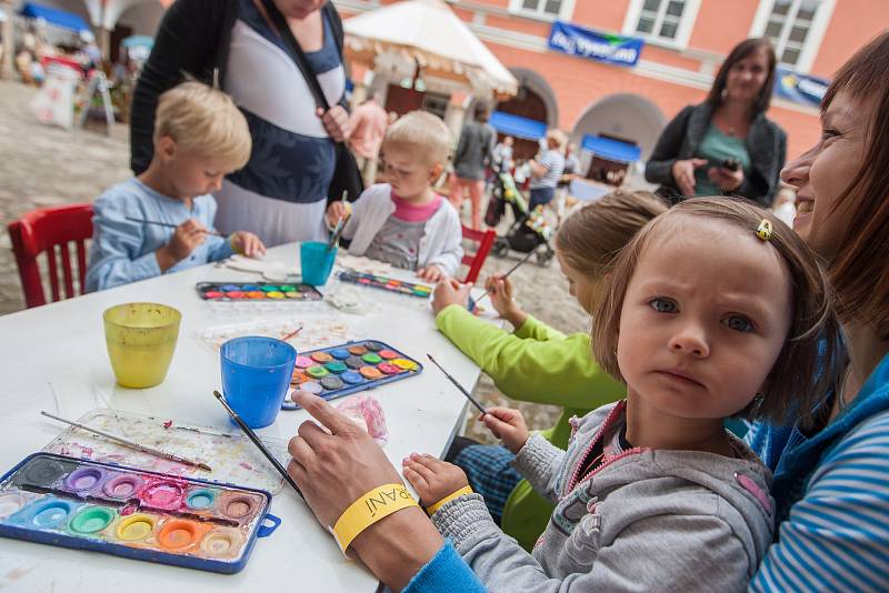 Hračkobraní, festival hraček z přírodního materiálu na zámku v Kamenici nad Lipou.