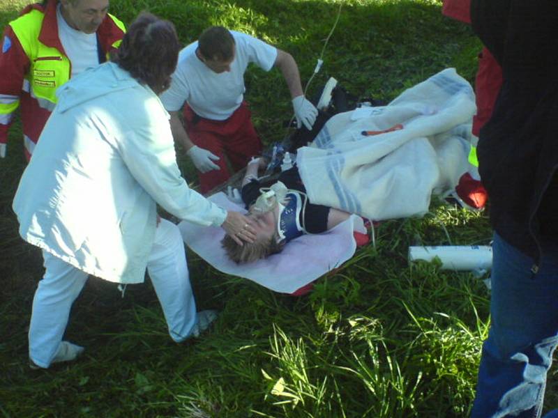 Zdravotnický zásah u nehody Lukáše Žáčka, která se stala 7. května 2008.