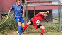 Dělba bodů více vyhovuje košetickým fotbalistům (v červeném), Přibyslav musí doufat v jejich zaváhání.