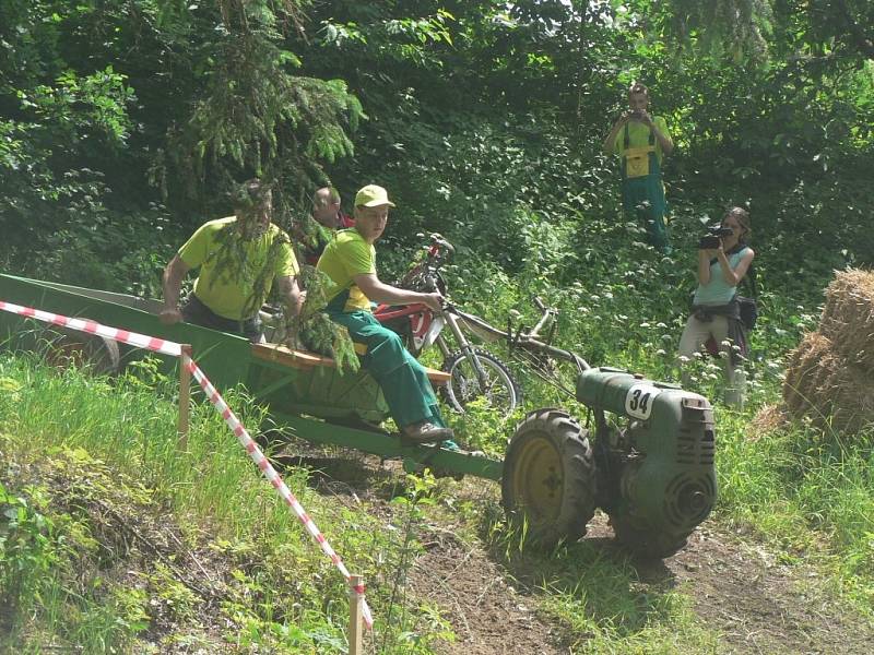 Všech 36 posádek z Čech, Slovenska a Maďarska dalo do závodu maximum.