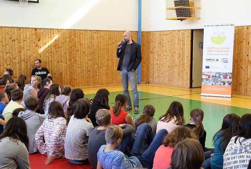 Na Základní škole Krásovy domky se konala přednáška Jak zvládnout nevyhnutelné a jak se vyhnout nezvladatelnému, kterou vedl klimatolog Alexandr Ač.