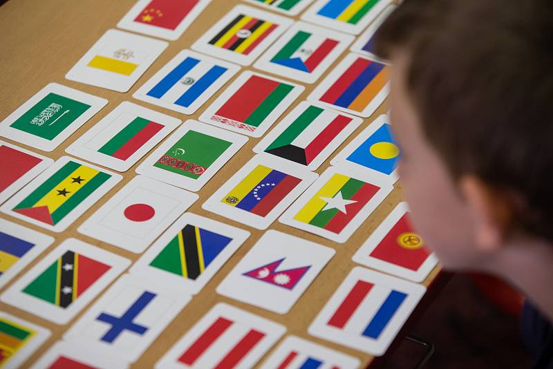 Sedmiletý Radim Hejsek vytvořil rekord v poznávání vlajek téměř 200 států světa a jejich hlavních měst.