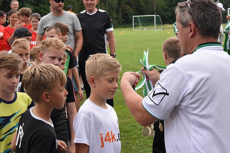 Fotbalového turnaje přípravek v Kamenici nad Lipou se zúčastnilo šestnáct týmů. Po osmi v každé kategorii.