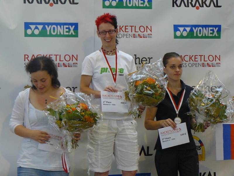 Zuzana Kubáňová (na snímku uprostřed) potvrdila i v Zurichu, že patří ke světové racketlonové špičce.