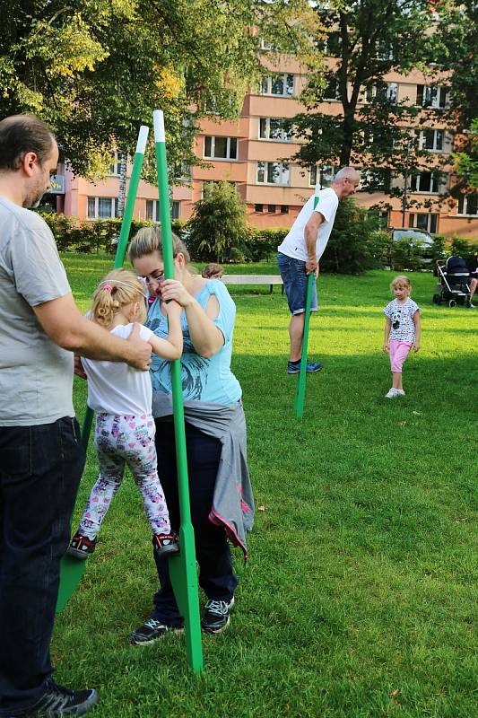 Do humpolecké Stromovky mířili malí i velcí za tancem.