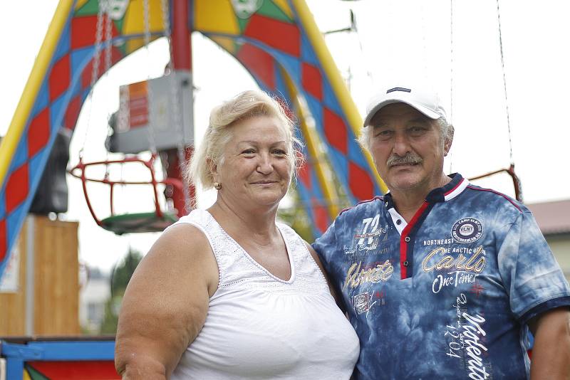 Květoslava a Václav Ranglovi. S kolotoči objíždí i Pelhřimovsko.