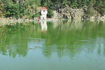 Takhle vypadala voda v nádrži Sedlice v pondělí 21. srpna. Foto: poskytla KHS Kraje Vysočina
