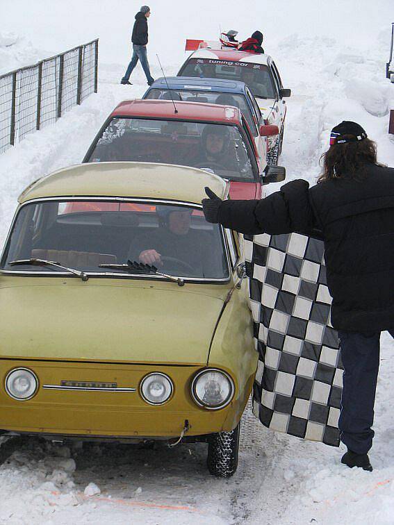 Amatérská zimní mini rallye.