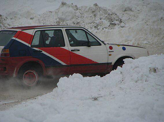 Amatérská zimní mini rallye.