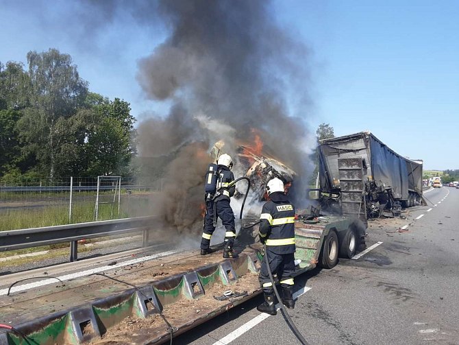 Nehoda uzavřela v pondělí 29. května dálnici D1 na 78,5 kilometru ve směru na Brno. Foto: poskytl HZS