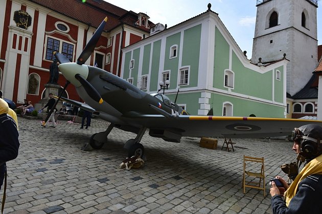2013 – Největší letecký model – nadšenci z Czech Spitfire Club vytvořili jedna ku jedné model legendárního stíhacího letounu Supermarine Spitfire Mk. IX.