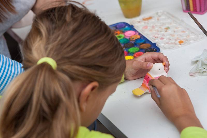 Hračkobraní, festival hraček z přírodního materiálu na zámku v Kamenici nad Lipou.