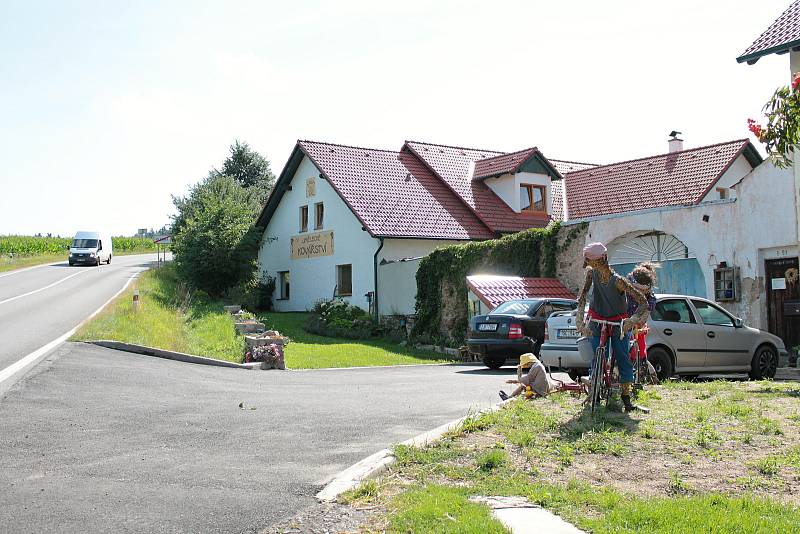 Slaměné figurky v Olešné.