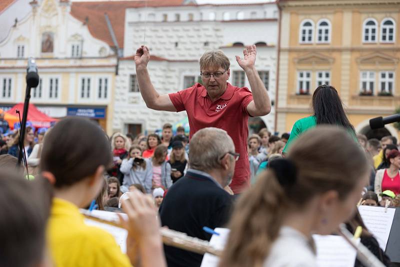 Beethovenovu Ódu na radost zazpívalo v Pelhřimově 2182 dětí.