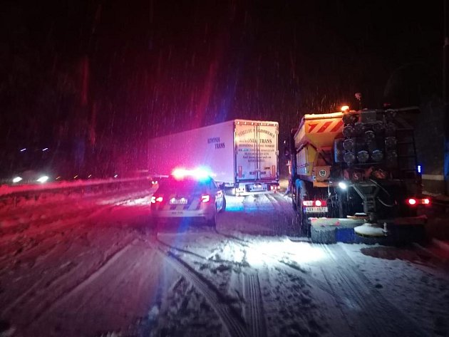 Nejvíc policisty na Vysočině zaměstnala sněhová kalamita nejen na dálnici D1