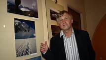 Jiří Kráčalík (na snímku) je zakladatelem Mezinárodního festivalu outdoorových filmů. V pelhřimovské Galerii M je v těchto dnech k vidění výstava jeho fotografií nazvaná Dotknout se hory.