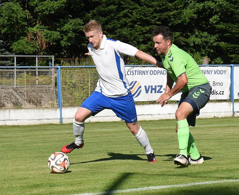 Fotbalové utkání krajského přeboru Žirovnice - Náměšť nad Oslavou skončilo vítězstvím hostů v poměru 6:2.