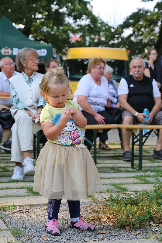 Do humpolecké Stromovky mířili malí i velcí za tancem.