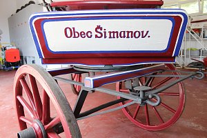 Historická hasičská stříkačka v Šimanově je unikát. Podle dostupných informací je jediná svého druhu, která je stále funkční.