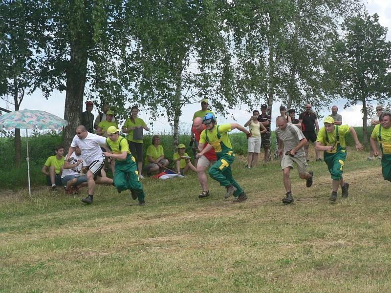 Všech 36 posádek z Čech, Slovenska a Maďarska dalo do závodu maximum.