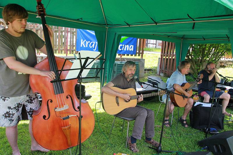 Folkaři na festivalu Pelhřimov - město rekordů reprezentovali různé generace.