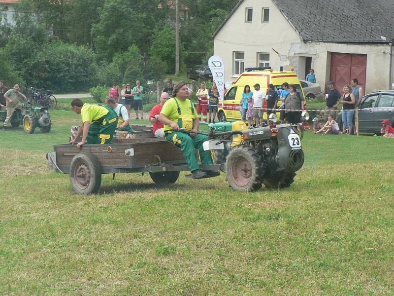 Všech 36 posádek z Čech, Slovenska a Maďarska dalo do závodu maximum.