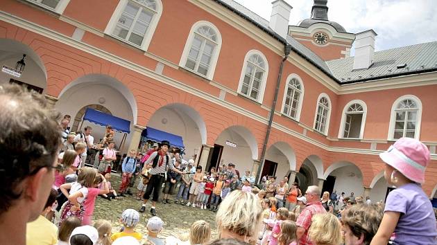 Zámek hostí i unikátní festival Hračkobraní, zaměřený na hračky z přírodních materiálů. Ilustrační foto: