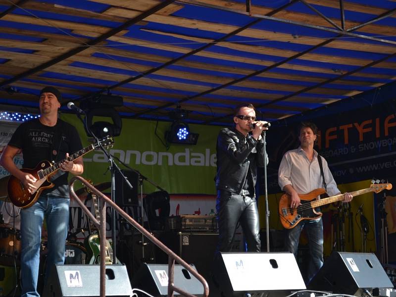 Na Slavnostech města vystoupila kapela U2 Desire Revival Band. 
