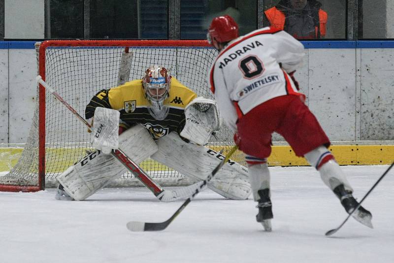 Zápas 27. kola hokejové 2. ligy skupiny Střed mezi HC Lední Medvědi Pelhřimov a HC Moravské Budějovice 2005.