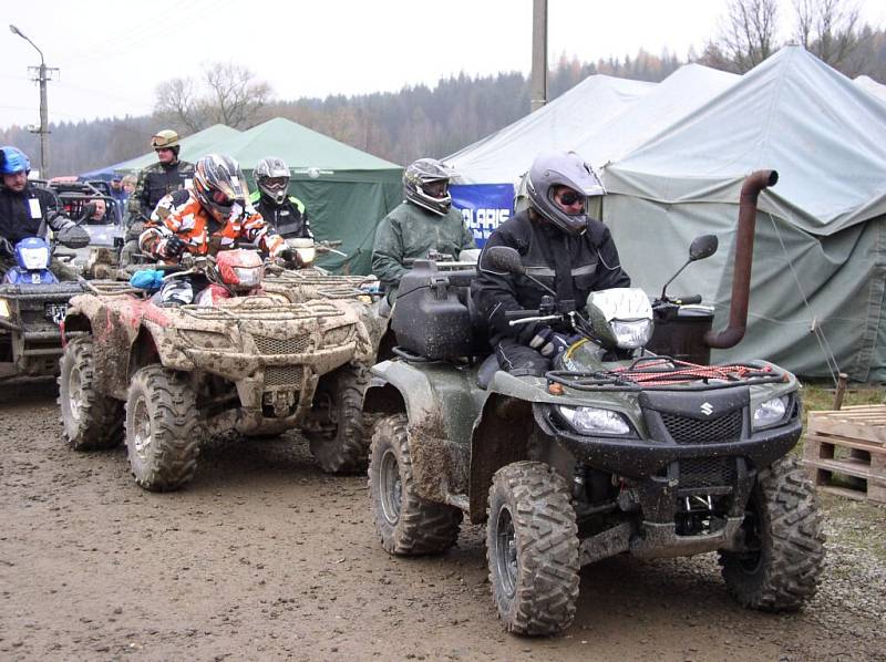 Motokrosové závodiště Propad si vyhradili pro sebe čtyřkolkáři. 