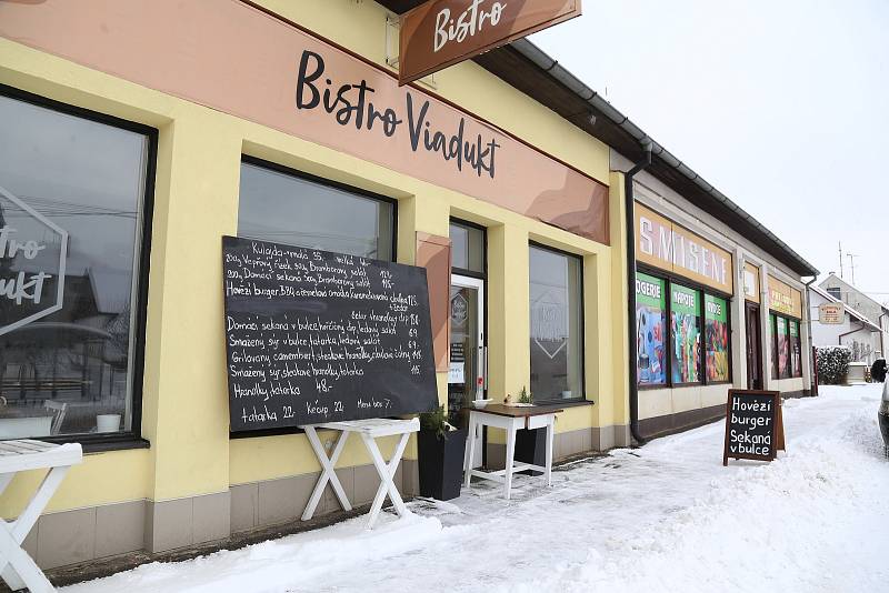 Bistro v Obratani.