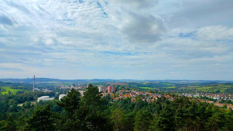 Úchvatné pohledy z třebíčské rozhledny na Kostelíčku